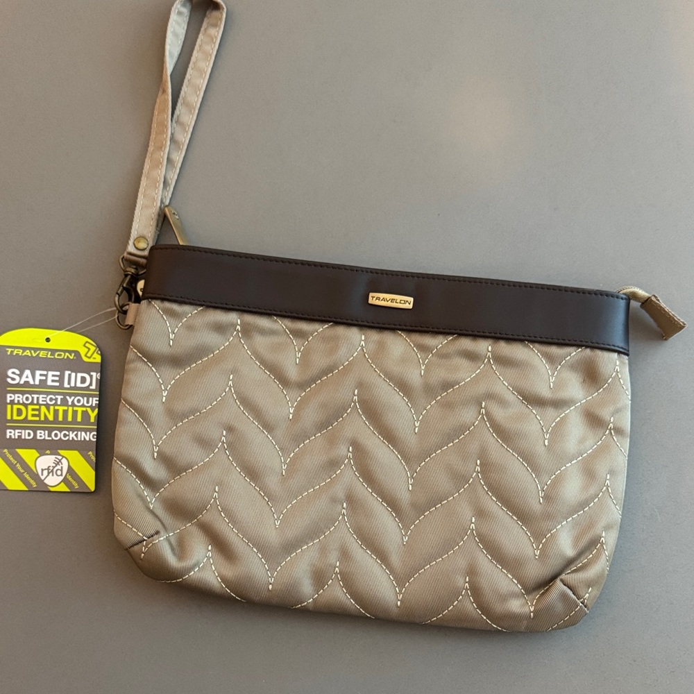 Travelon Travel RFID Brown Quilted Wristlet Clutch NWT